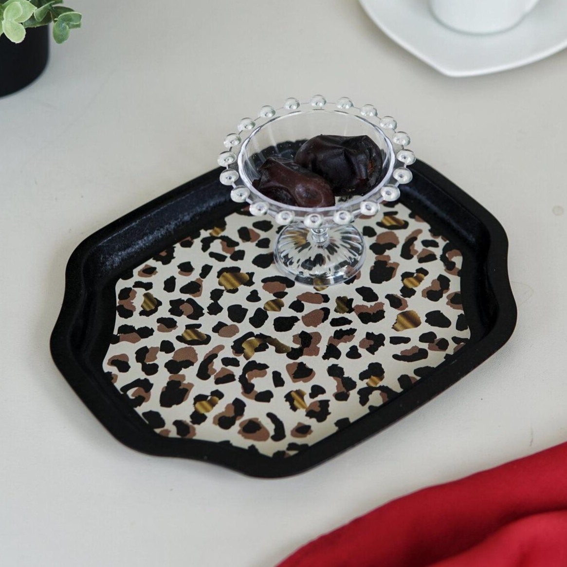 Curved wavy edge Tray  160x190 mm Gold Leopard Print Pattern