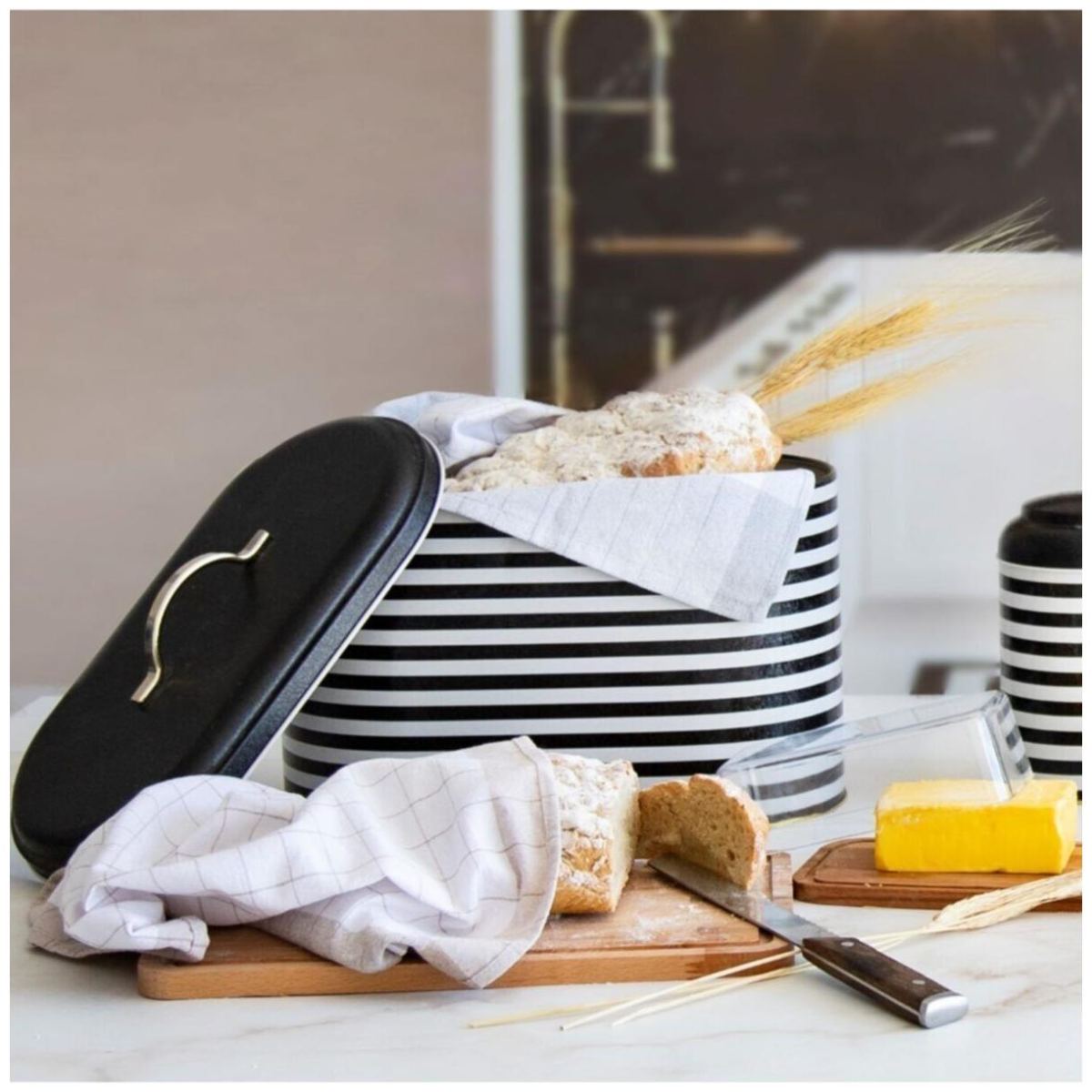 178 x 338 x 200 mm Metal Bread Box  Metal Handle 9.8L Black and White Line Pattern